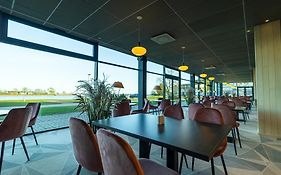 Oe Seaside Suites & Spa